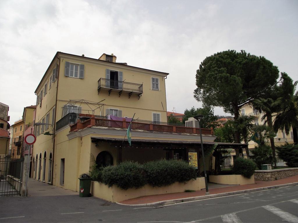 Casa Azzurro Pervinca By Holiday World Apartment Finale Ligure Exterior photo